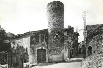 / CPSM FRANCE 06 "Saint Jeannet, la tour Sarrazine "