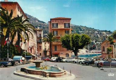 / CPSM FRANCE 06 "Villefranche sur Mer, la place Amélie Polonais"