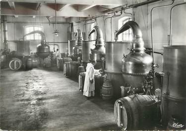 / CPSM FRANCE 38 "Voiron,  distillerie de la Grande Chartreuse"