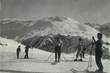 / CPSM FRANCE 38 "L'Alpe d'Huez, skieurs sur les champs de neige" / SKI