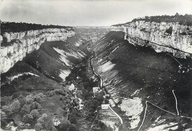 / CPSM FRANCE 39 "Grotte de Baume les Messieurs, vue générale de la vallée"