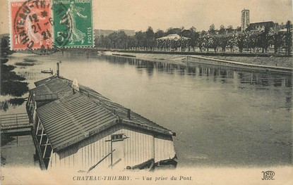 / CPA FRANCE 02 "Château Thierry, vue prise du pont"