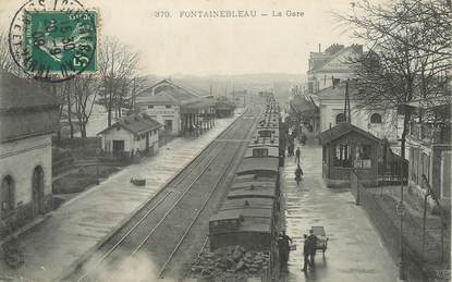 / CPA FRANCE 77 "Fontainebleau, la gare "
