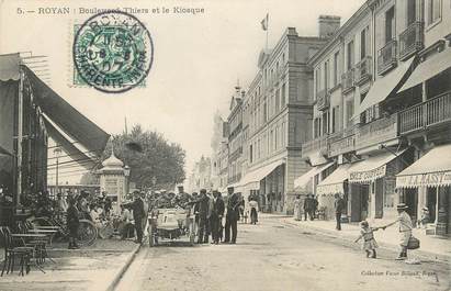 / CPA FRANCE 17 "Royan, bld Thiers et le kiosque"