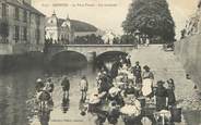 29 Finistere / CPA FRANCE 29 "Quimper, le pont Firmin, les laveuses"