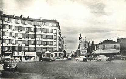 / CPA FRANCE 93 "La Courneuve, carrefour des 4 routes"