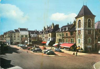 / CPSM FRANCE 39 "Lons Le Saunier, place de la liberté et le beffroi"