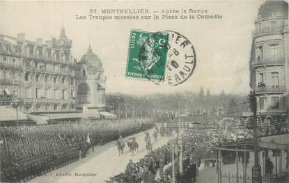 / CPA FRANCE 34 "Montpellier, les troupes massées sur la place de la Comédie"