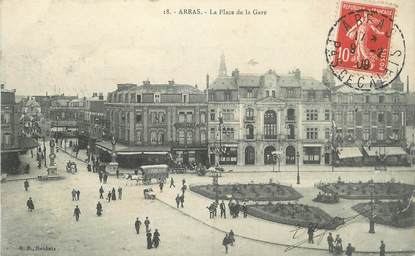 / CPA FRANCE 62 "Arras, la place de la gare"