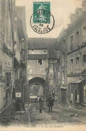 / CPA FRANCE 14 "Falaise, la rue des cordeliers"