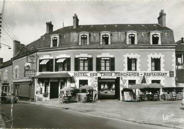 / CPSM FRANCE 41 "Cour Cheverny, hôtel des trois marchands"