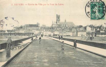 / CPA FRANCE 58 "Nevers, entrée de la ville par le pont de Loire"