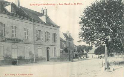 / CPA FRANCE 71 "Saint Léger sous Beuvray, côté ouest de la place"