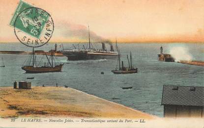 / CPA FRANCE 76 "Le Havre, nouvelles jetées, transatlantique sortant du port"