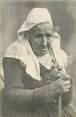 29 Finistere / CPA FRANCE 29 "Vieille fumeuse de Rosporden"