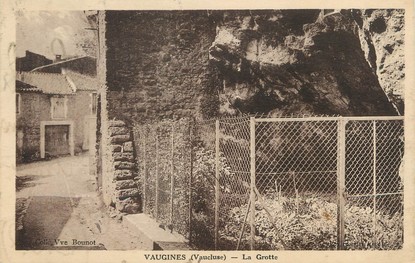 / CPA FRANCE 84 "Vaugines, la Grotte"