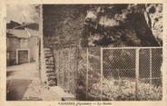 84 Vaucluse / CPA FRANCE 84 "Vaugines, la Grotte"