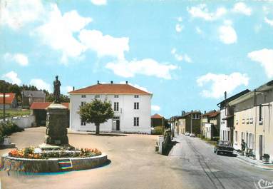 / CPSM FRANCE 42 "Le Cergne, place Verdun"