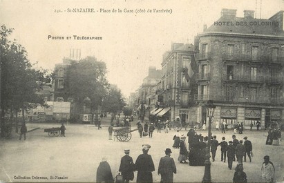 / CPA FRANCE 44 "Saint Nazaire, place de la gare"