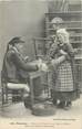 29 Finistere / CPA FRANCE 29 "Bannalec, tisseur de Tamis et son aide au métier"