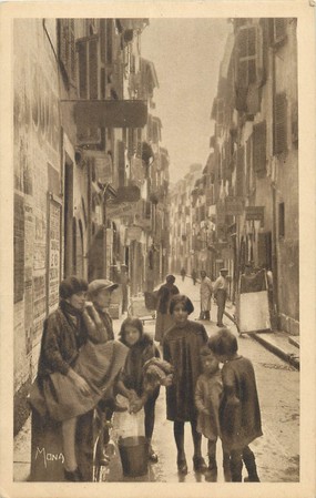 / CPA FRANCE 83 "Toulon, la rue de l'hôpital, les petits tableaux de Provence"