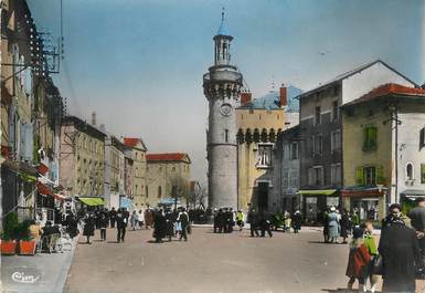 / CPSM FRANCE 43 "Yssingeaux, la place Foch et l'hôtel de ville"