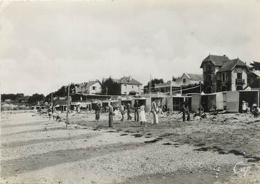 / CPSM FRANCE 44 "La Bernerie, la plage vers le casino"