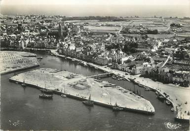 / CPSM FRANCE 44 "Le Croisic, Daguin, le port et la ville"