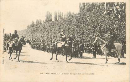 / CPA FRANCE 38 "Grenoble, la revue du 14 juillet à l'Esplanade" 