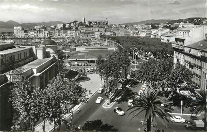 / CPSM FRANCE 06 "Cannes, vue générale du Suquet et un coin du port"