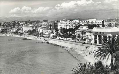 / CPSM FRANCE 06 "Cannes, la plage, la Croisette et les Grands hôtels"
