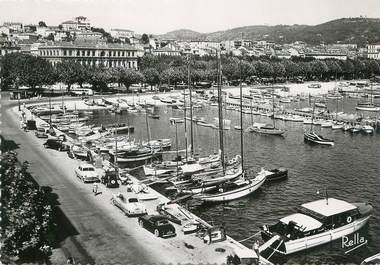 / CPSM FRANCE 06 "Cannes, le quai Saint Pierre, l'hôtel de ville et les Allées"