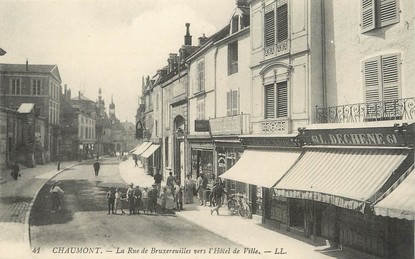 / CPA FRANCE 52 "Chaumont, la rue de Bruxereuilles vers l'hôtel de ville"