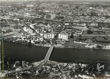 / CPSM FRANCE 44 "Nantes, vue aérienne sur les quartiers Pirmil et de la Madeleine"