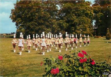 / CPSM FRANCE 10 Troyes" / MAJORETTE