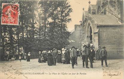 / CPA FRANCE 29 "Plougastel Daoulas, la place de l'église un jour de pardon"