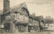 29 Finistere / CPA FRANCE 29 "Le Faou, les vieilles maisons du XVIème siècle, place des Halles"