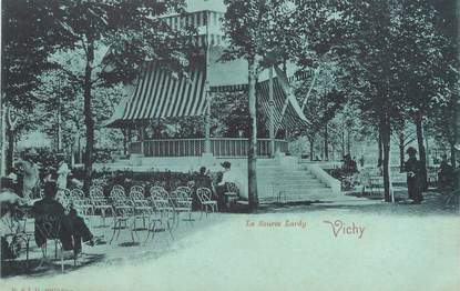 / CPA FRANCE 03 "Vichy, la source Lardy"