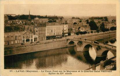 / CPA FRANCE 53 "Laval, le vieux pont sur la Mayenne et le quartier Saint Vénérand"