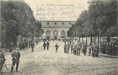 / CPA FRANCE 10 "Troyes, avenue de la gare"