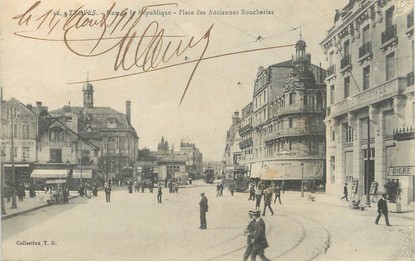 / CPA FRANCE 10 "Troyes, rue de la République, place des anciennes boucheries"