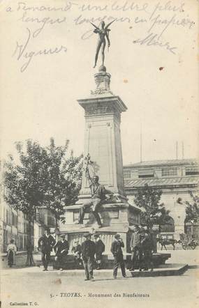 / CPA FRANCE 10 "Troyes, monument des  bienfaiteurs"