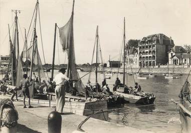 / CPSM FRANCE 44 "Le Pouliguen, le port" /  BATEAU