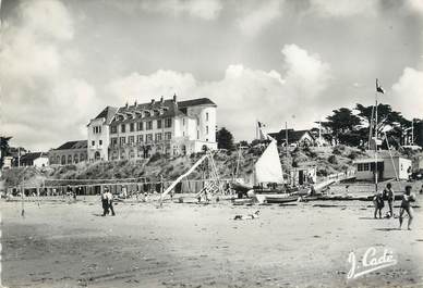 / CPSM FRANCE 44 "Saint Brévin l'Océan, le casino, plage et jeux à marée basse"