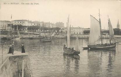 / CPA FRANCE 17 "Royan, un coin du port" / BATEAU