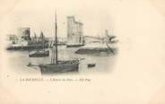 17 Charente Maritime / CPA FRANCE 17 "la Rochelle, l'entrée du port"