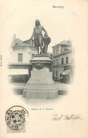 / CPA FRANCE 27 "Bernay, Statue de J. Daviel"