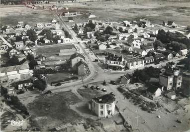 / CPSM FRANCE 50 "Saint Martin de Bréhal, vue aérienne, le centre "