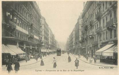 / CPA FRANCE 69 "Lyon, perspective de la rue de la république"