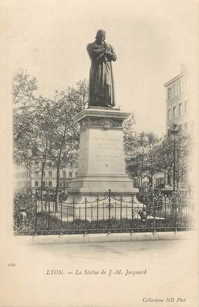 / CPA FRANCE 69 "Lyon, la statue de J-M Jacquard"